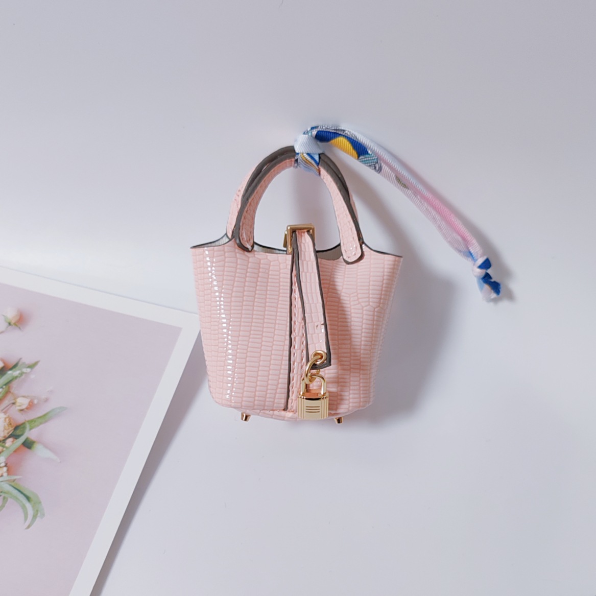 Mini Basket Bag Pendant Exquisite Car Keychain Pendant Cute Small Wallet Creative Earphone Bag Charms