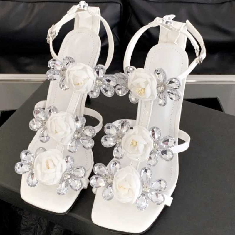 Luxury Rhinestone Flower Women Sandals Fashion Pointed Toe Thin Heel Roman Shoes Comfortable Open Toe Nonslip Designer Shoes Z251015