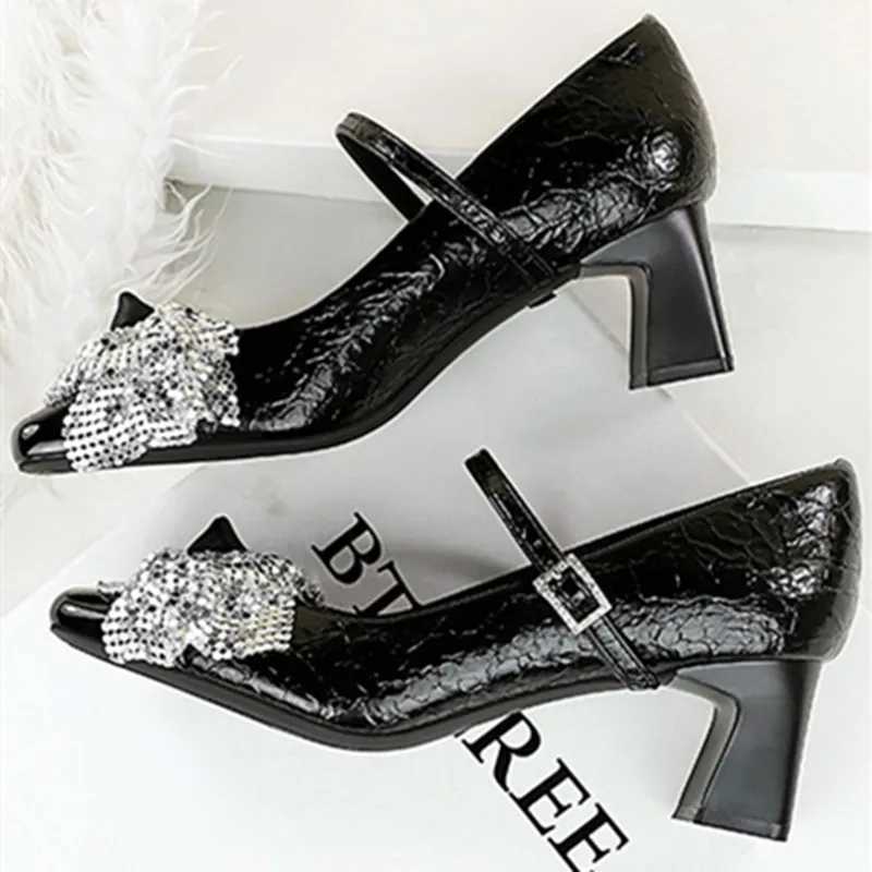 Luxury Shiny Bow Decorate Mary Jane Shoes Women Rhinestone Belt Buckle Square Heel Designer Sandals Fashion Banquet Dress Shoes Z251015