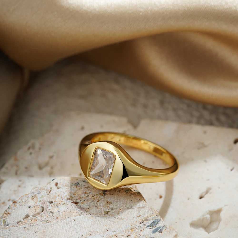 Shiny Square CZ Zircon Round Ring for Women 18K Gold Plated Stainless Steel Waterproof Ring Exquisite Wedding Jewelry Gifts Z251017