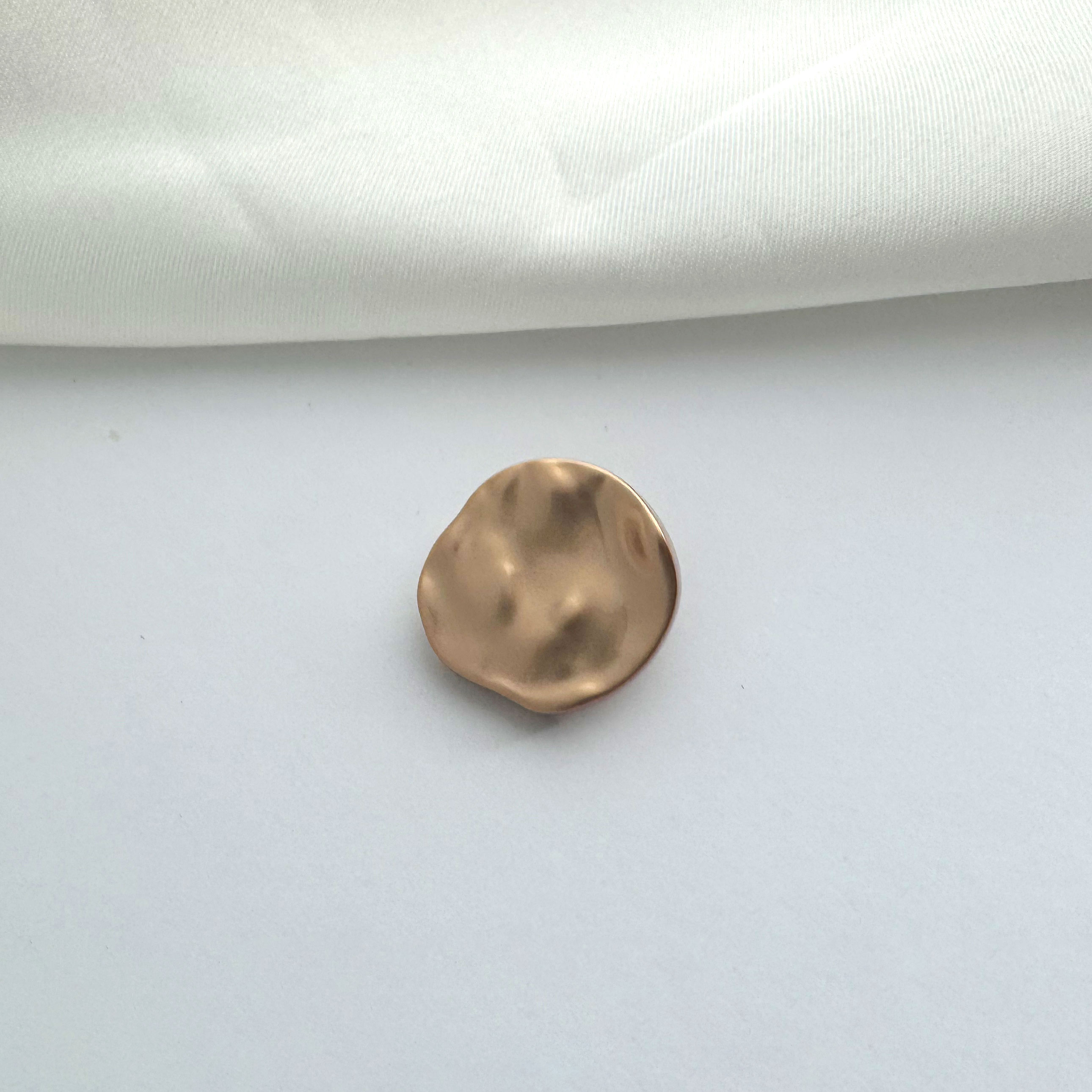 Fashion Simple Style Wave Face Irregular Metal Buttons Wholesale Sewing Button Manufacturer