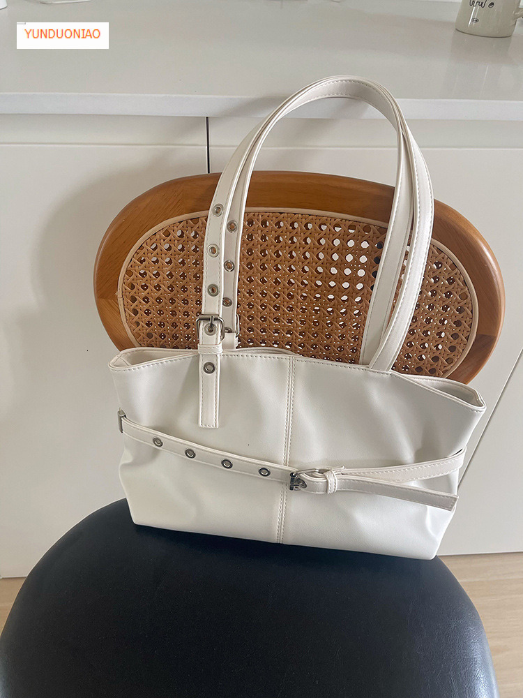 New autumn and winter designer women's large capacity handbag new commuting bag simple retro style women's shoulder bag luxury bag