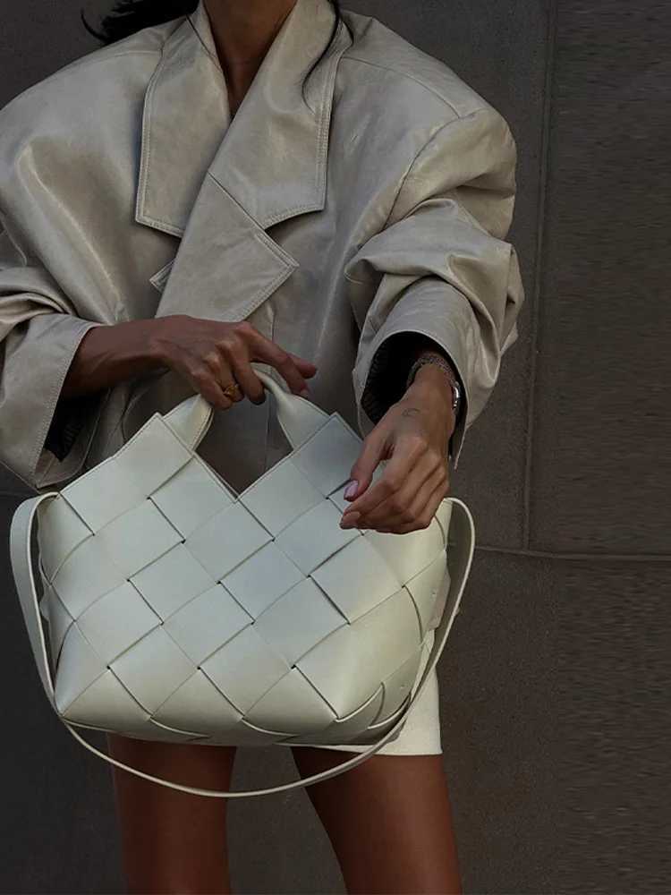 Fashion Pu Leather Women Jacket Long Sleeve Turndown Collar Button Female Coat 2025 Autumn Locomotive Lady Urban StreetwearT251017