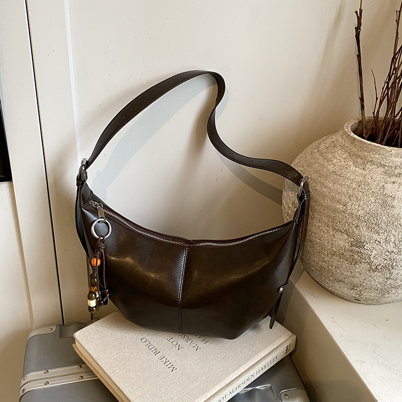 2025 Autumn New Fashionable Women's Mobile Phone Bag Autumn Student Large Capacity High end Versatile Leisure Minimalist Niche Shopping Commuter 