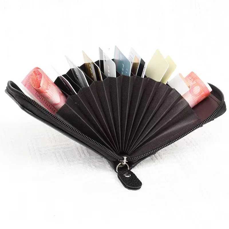 A stylish and exquisite wallet with multiple card slots and a compact designW251017