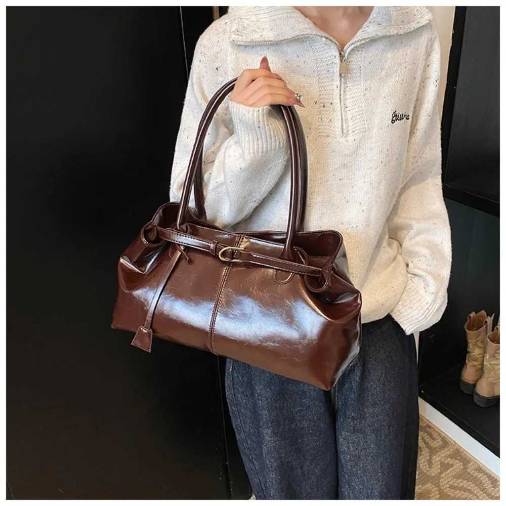 Fi New Oil PU Leather Handbag Large Capacity Mtifunctial Shoder Bag Wen Casual Tote Bag Underarm Bag for Wen 1 D2510171