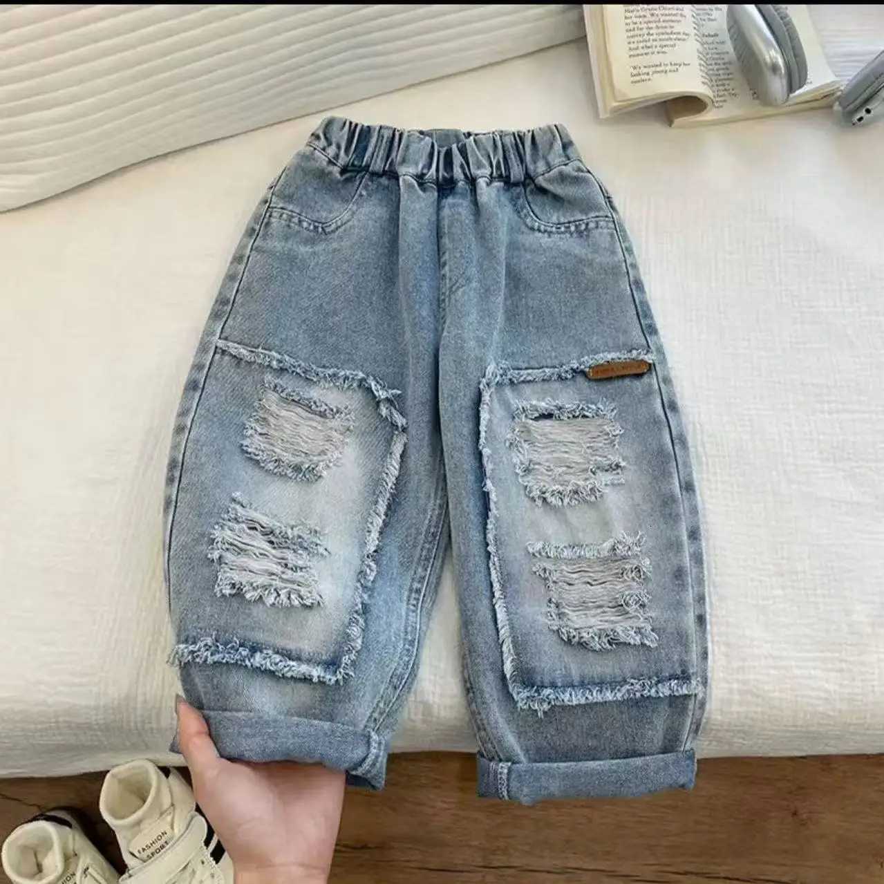 Boys Broken Hole Spring and Autumn Jeans 2025 New Style Childrens Western Style Casual Versatile Loose PantsT251017