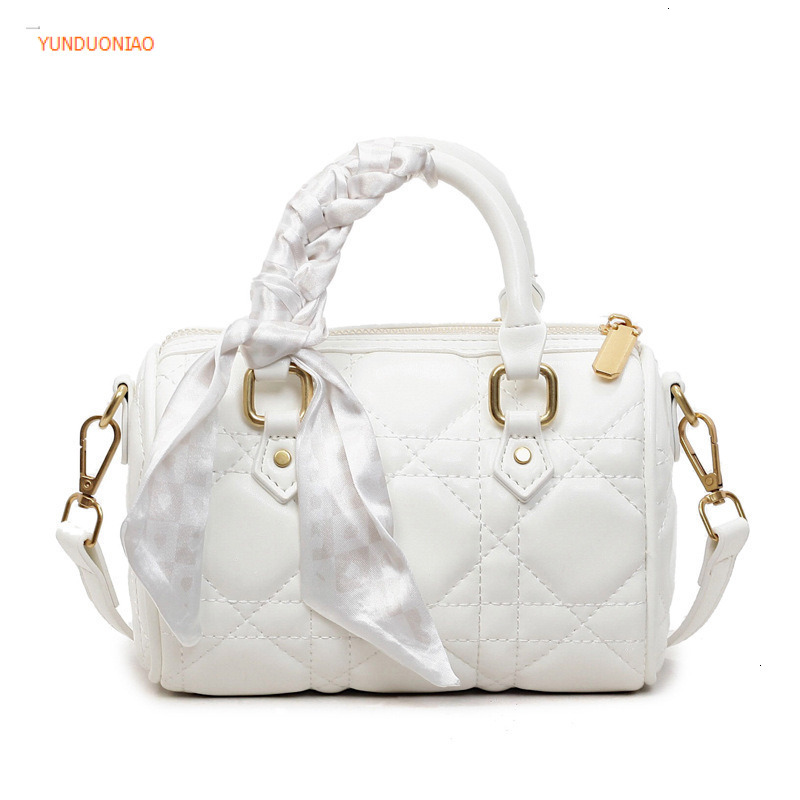 Autumn and winter new designer bag luxury handbag new women's shoulder bag versatile commuting bag fashionable Boston bag women's shoulder b