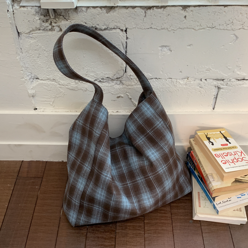 Autumn women's fashionable compact phone bag with large capacity function, new high-end versatile casual simple shopping commuting shoulder bag