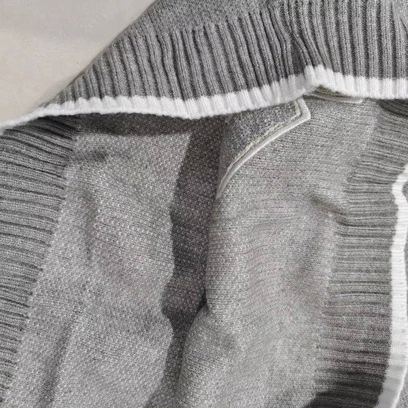 European American autumn and winter round neck gray knitted sweater pattern Y2K pullover warm men and womens clothes 251017