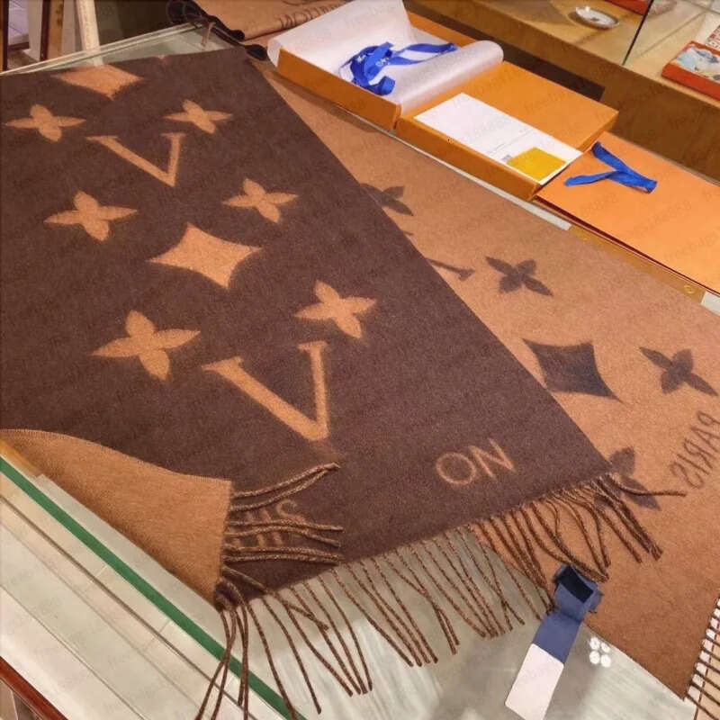 2026 V REYKJAVIK Wool Designer Womens Double Sided 100% Cashmere Autumn Winter 2023 New Mens Warm Versatile Shawl Couple Scarf Christmas Gift BOX