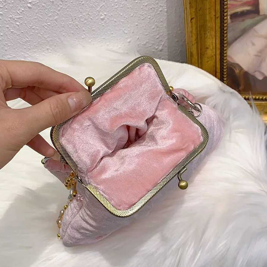 Luxury Handbag Velvet HandBeaded Flower Cheongsam Party Dinner Bag Pearl Chains Shoulder Crossbody Bag for Women Shell Clip Bag Z251017