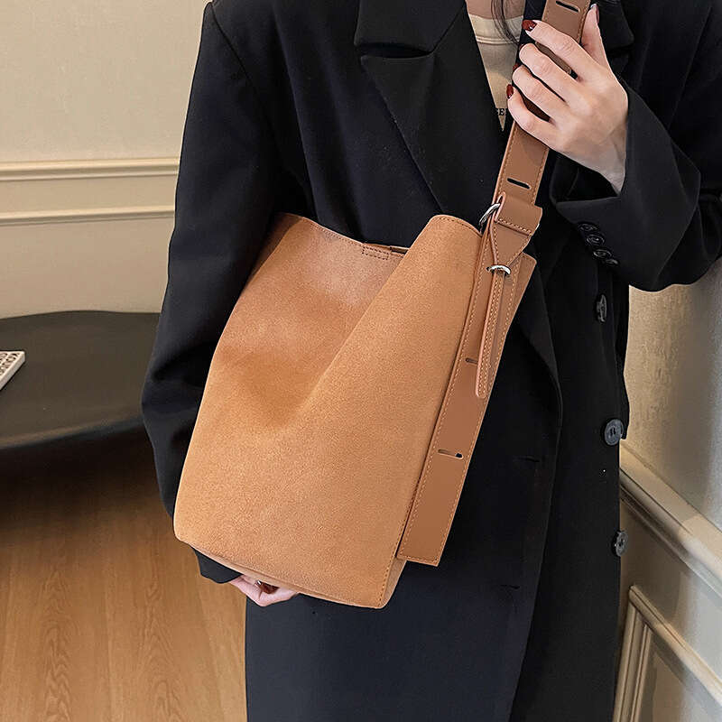 Commuting Matte Large Capacity for Women 2024 New Autumn Winter Versatile Crossbody Fashion Single Designer Bags Shoulder Bucket Bag