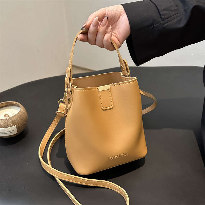 Fashion Fresh Solid Color Women's Large Capacity 2025 New Trend Soft Surface Stylish Popular Handbag Crossbody Bucket Bag