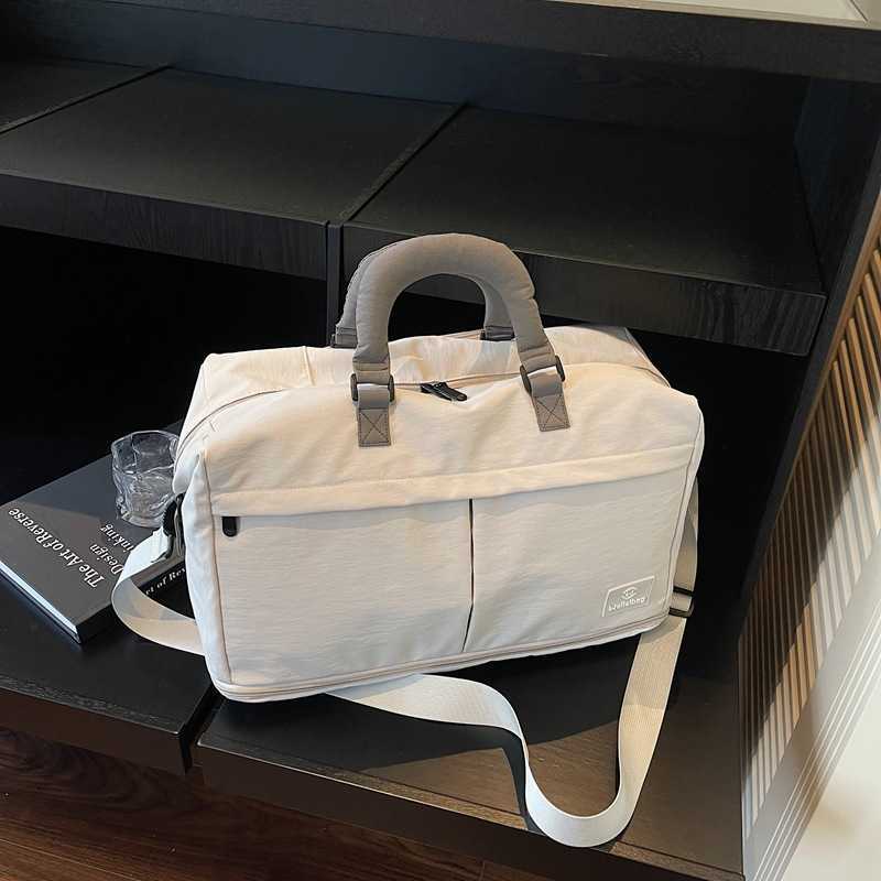 Large Capacity Casual Fashion Travel Bag for Men and Women, New Short Trip Business Trip Luggage Bag, Single Shoulder Crossbody Swimming Training Bag 