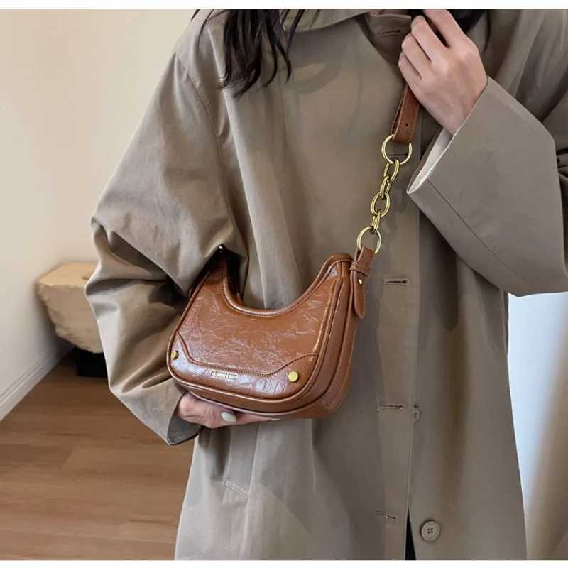 Senior sense of shoder bag 2025 new models of popar explosive models hundred hihed crossbody fi underarm bags1 D251017