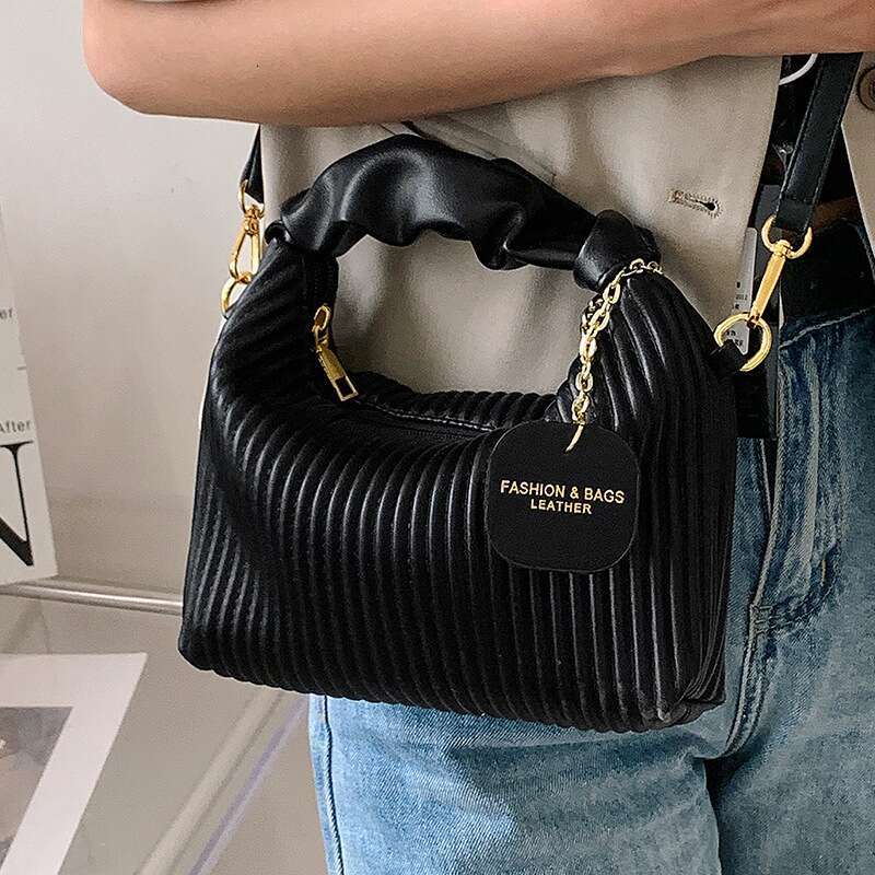 Niche Design New Texture Niche Women Summer Versatile Hand High-End Sense Foreign Style Messenger Bag