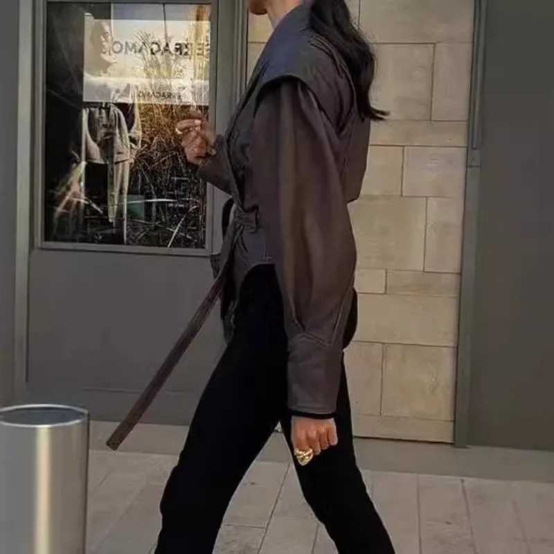 New in Jackets Retro PU Leather Lapel Short Jacket Women Fashion Waistcinching Brown Jacket with Belt Long Sleeves Womens CoatT251017