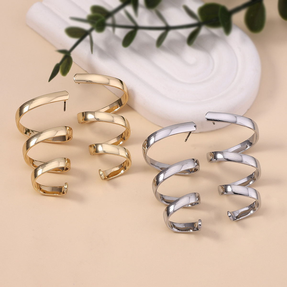 Alloy luxury earrings High-End Design Women's Earrings Fashion Simple Elegant Earrings designer for women free shipping