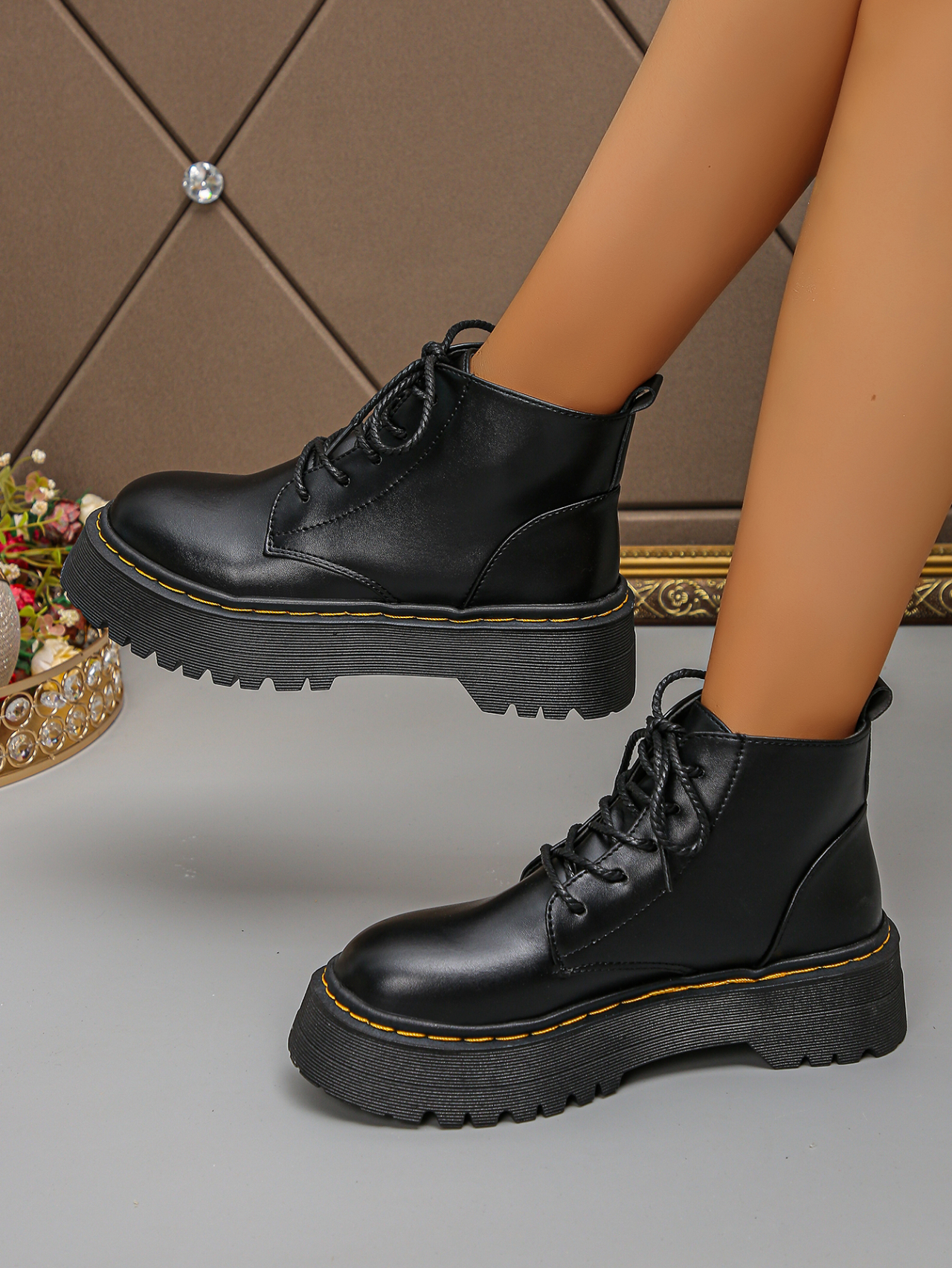 Stylish Womens Cotton Canvas Ankle Highs: Practical Yet Fashionable Winter Accoutrement