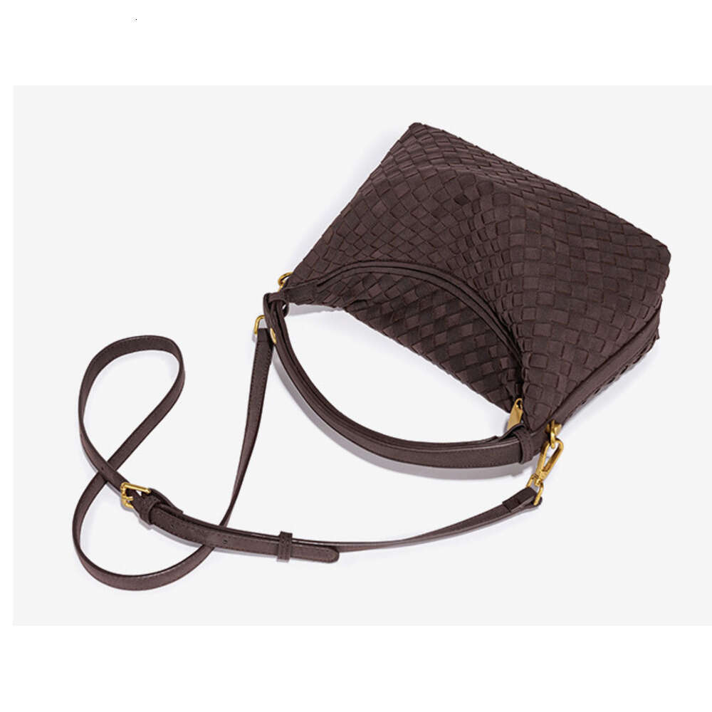 Autumn and Winter New Matte Handwoven Lunch Box Bag for Women, Fashionable Versatile Shoulder Crossbody Bag, Trendy Handbag