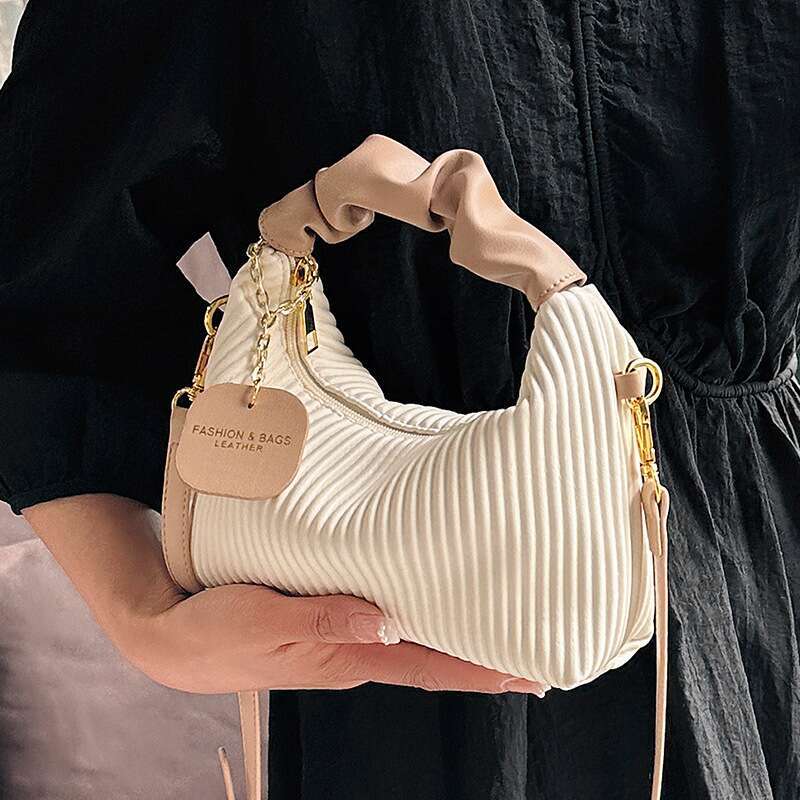 Niche Design New Texture Niche Women Summer Versatile Hand High-End Sense Foreign Style Messenger Bag
