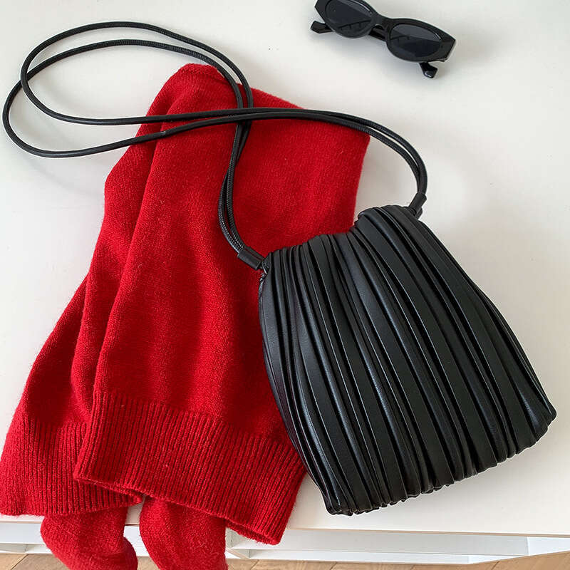 French Style PU Textured Crossbody Spring Summer New Korean Version Niche Design Phone Magnetic Small Square Bag For Women B5