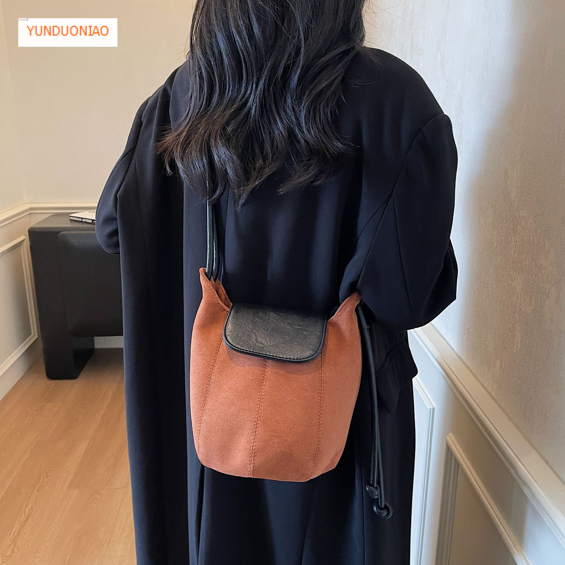 2025 Luxury handbag new autumn and winter designer bag women's crossbody bag retro style matte bucket bag women's shoulder bag