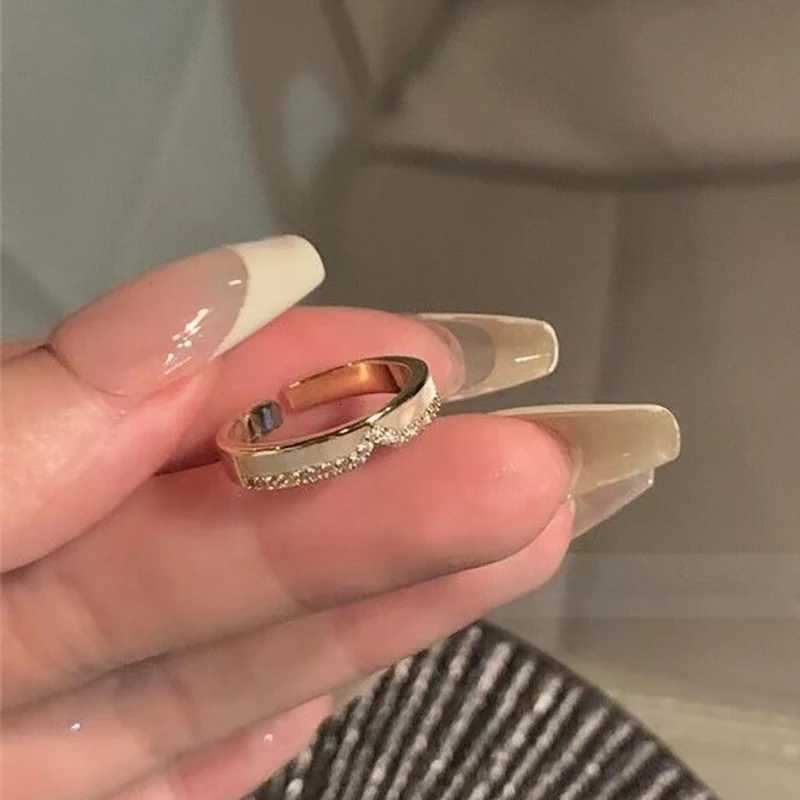 Light Luxury Celebrity Shell Letters Delicate Stacking Rings Niche Highend Fashion Rings Z251017