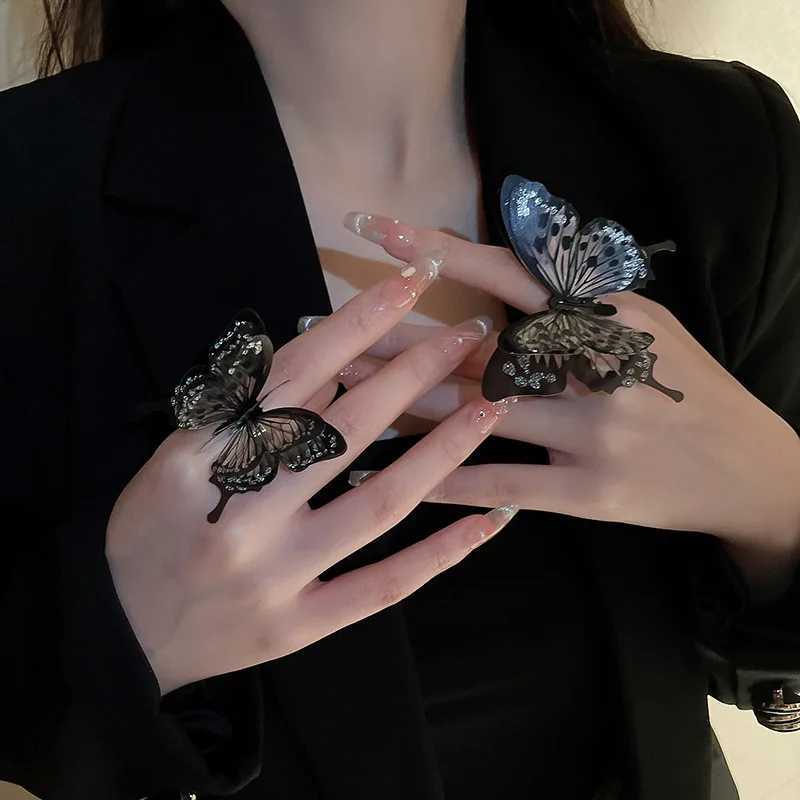 Punk Style 3D Large Butterfly Ring for Women Fashion Exaggerated Adjustable Animal Finger Rings Gothic Halloween Jewelry Gifts Z251017
