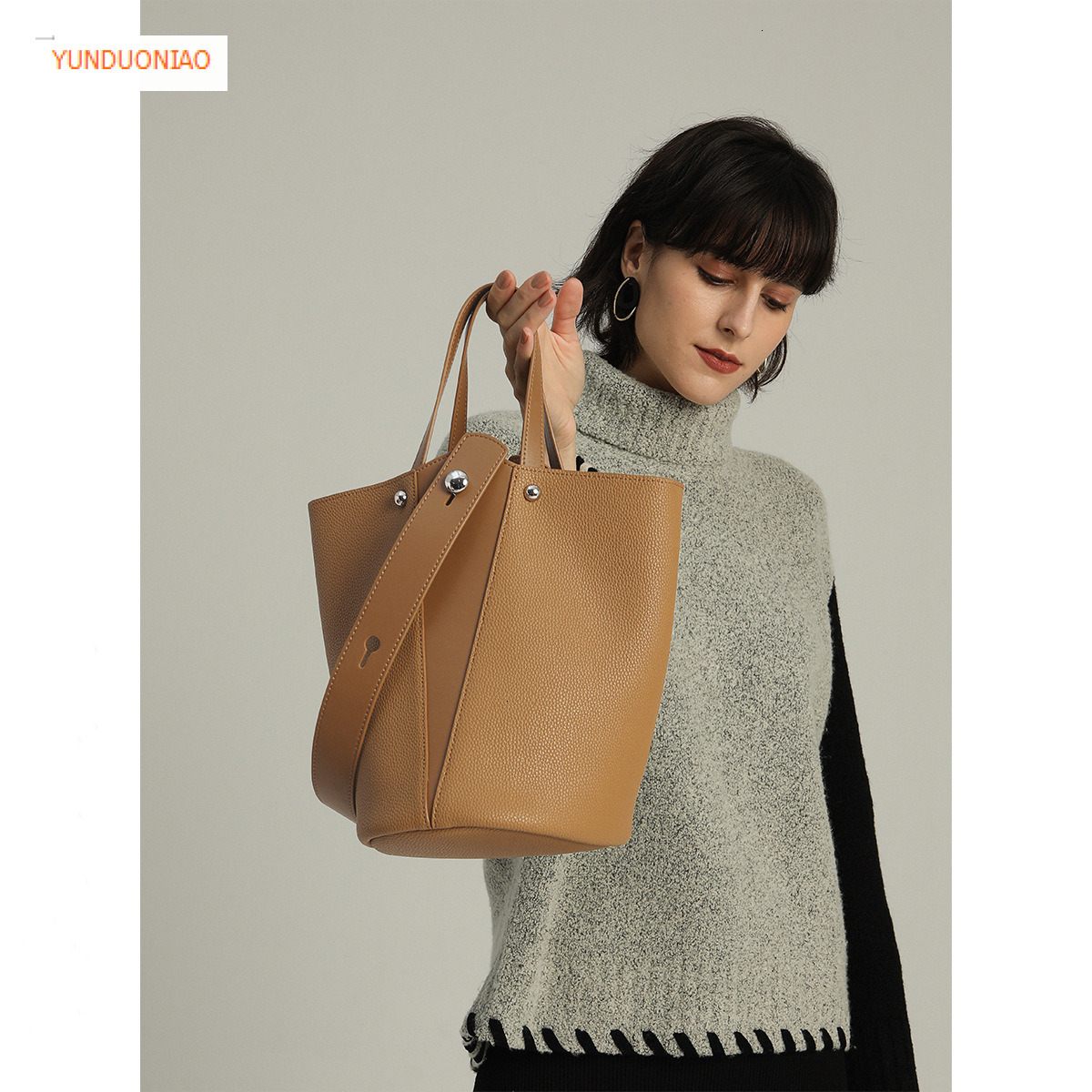 2025 Autumn And Winter New Designer Bag Versatile Fashion Commuting Bag Fashionable Trend Bucket Bag Large Capacity Luxury Handbag