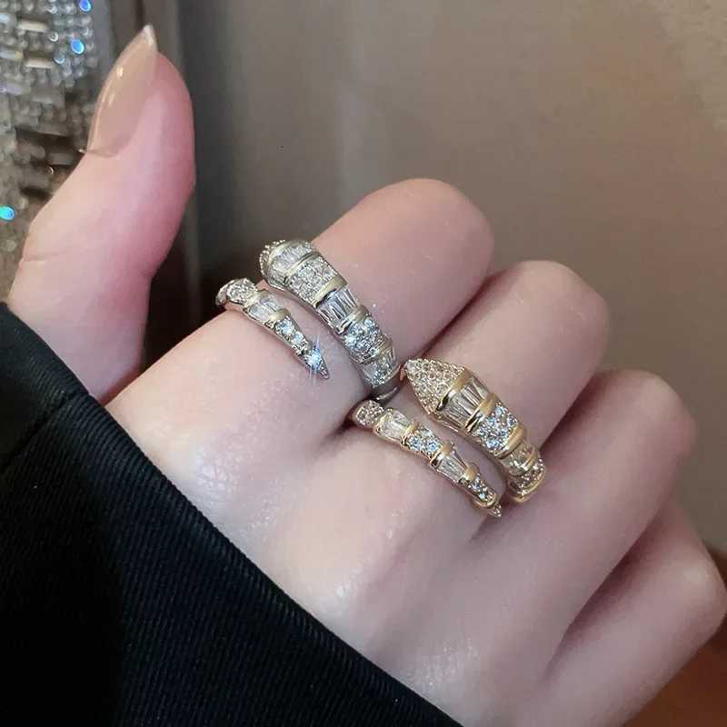 Versatile Fashion Trendy Snake Shaped Open Rings for Women Highend Zircon Stainless Steel Adjustable Rings Jewelry Accessories Z251017