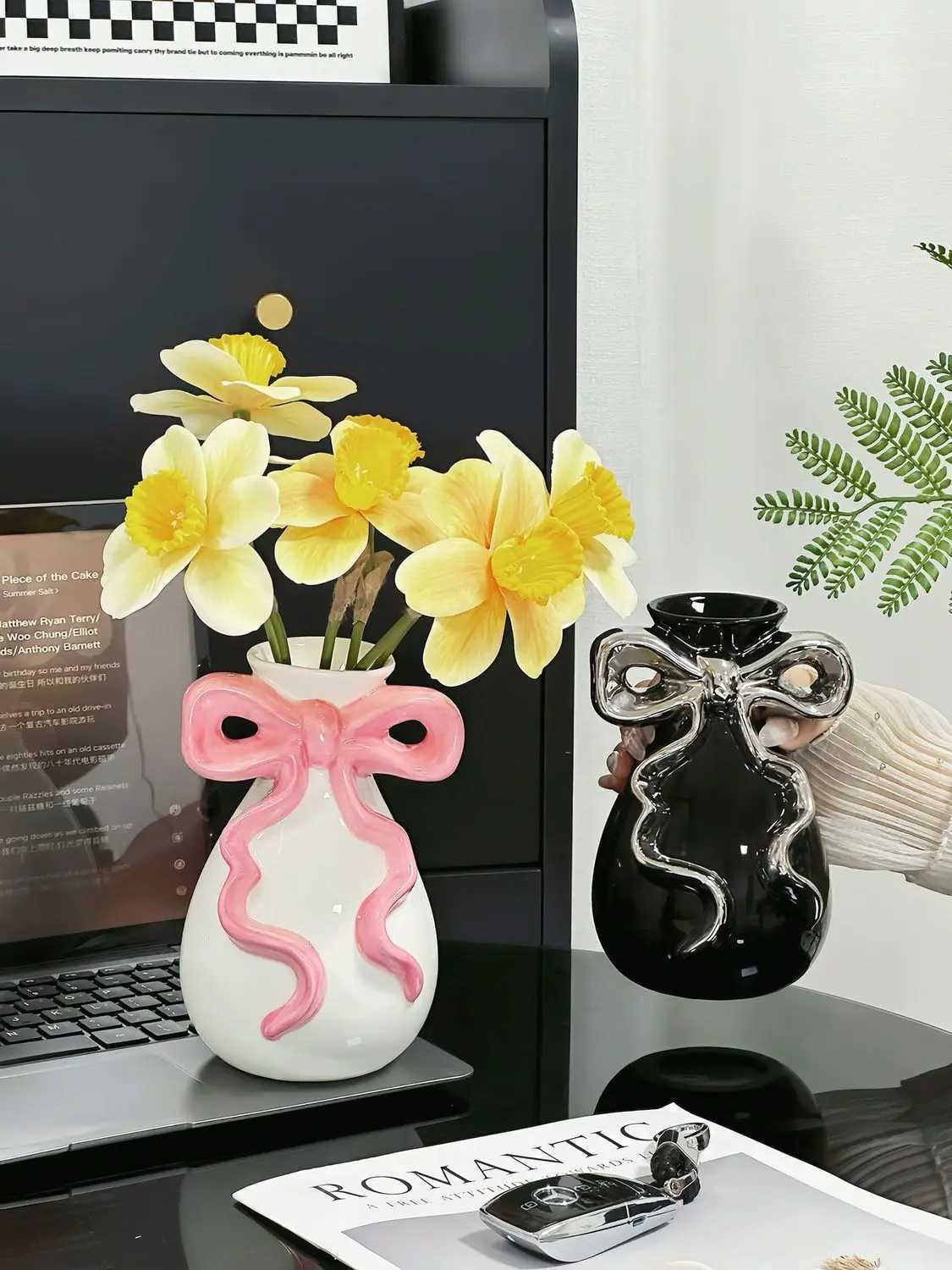 Ins Bow Knot Vase for Home Living Room Entrance Decoration High Beauty Score Creative Ceramic Flower Pot Desktop Decorative Item C251017