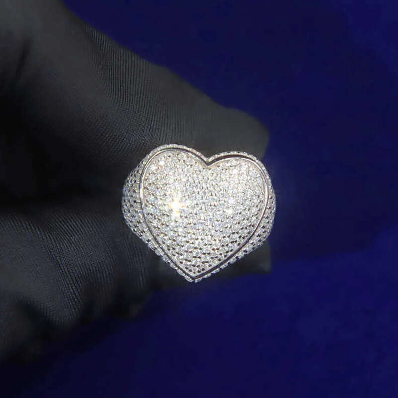 Designer jewelry - Customized Cuban-style ring, set with moissanite gemstones The simple and fashionable heart-shaped design is suitable for hip-hop s