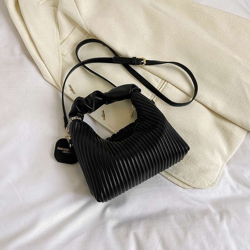 Niche Design New Texture Niche Women Summer Versatile Hand High-End Sense Foreign Style Messenger Bag