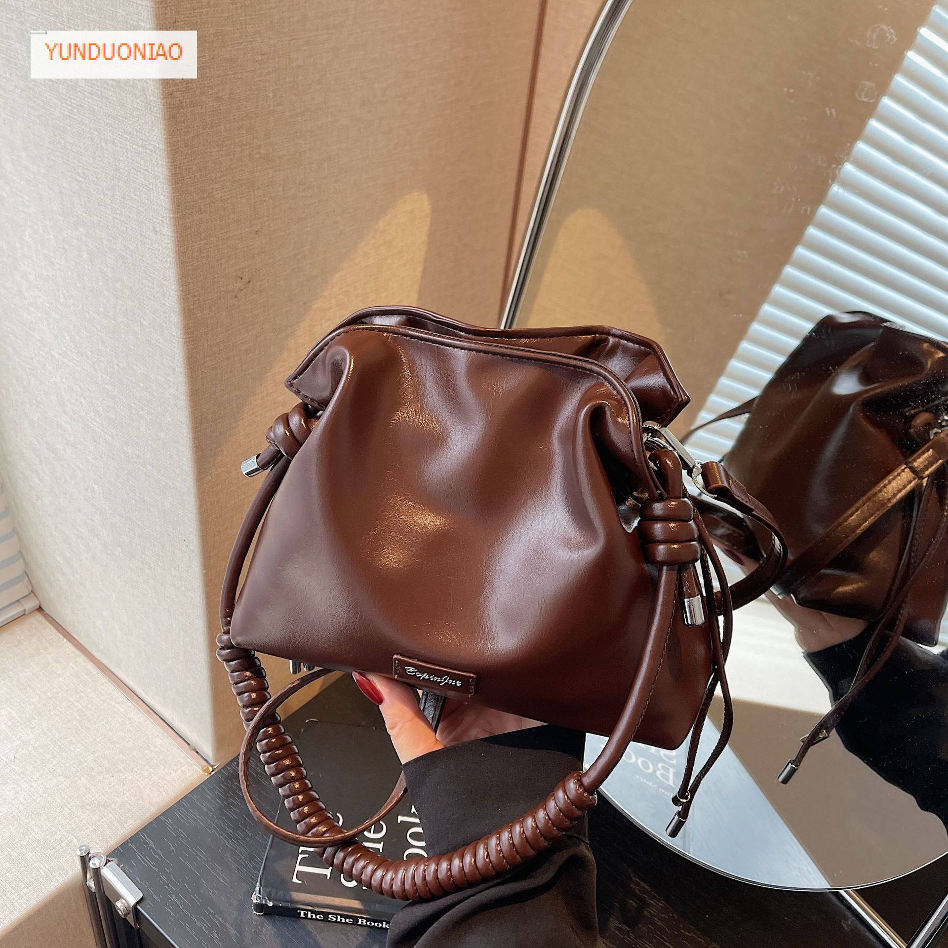 Autumn and winter new designer bag luxury handbag woven drawstring women's crossbody bag new fashion retro women's shoulder bag bucket bag