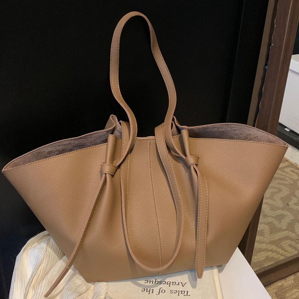 Niche Design Large Capacity Pleated Tote for Women - Stylish & Practical Travel Companion