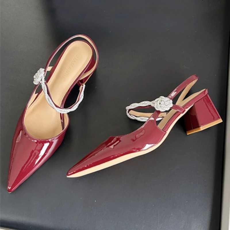 Luxury Rhinestone Flower Women Sandals High Quality Pointed Toe Patent Leather Square Heel Designer Shoes Fashion Women Shoes Z251015