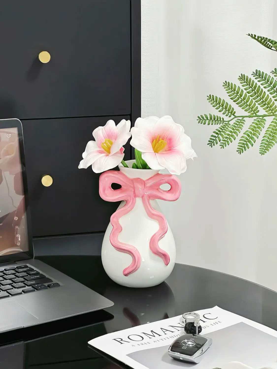 Ins Bow Knot Vase for Home Living Room Entrance Decoration High Beauty Score Creative Ceramic Flower Pot Desktop Decorative Item C251017
