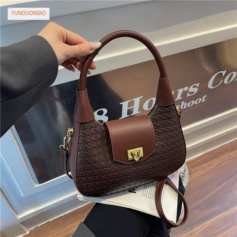 New fashionable women's shoulder bag autumn and winter designer bag fashionable and elegant style women's crossbody bag luxury handbag