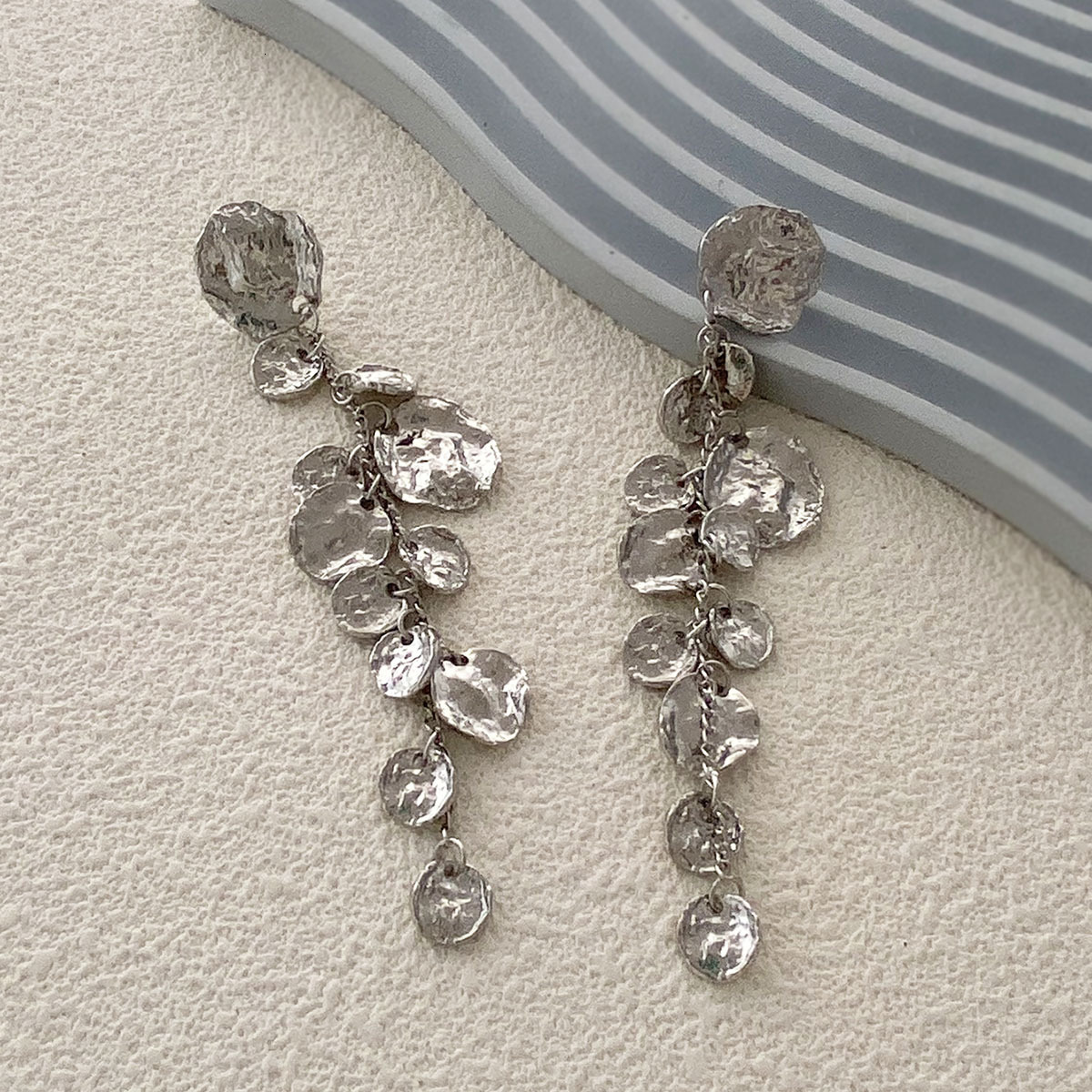 Personality Trend Retro gold earrings Minimalist Style Long Geometric Round luxury Style Earrings Women for Banquets free shipping