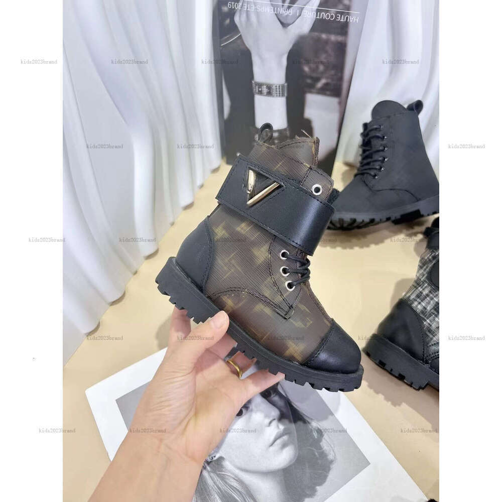 New Kids shoes Golden letters baby short boots size 26-35 Including Box High quality leather girls sneakers A595X17N139