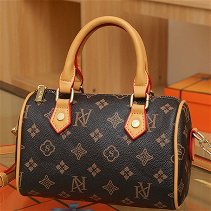 Free shipping Designer Shoulder Bags Fashionable highquality light luxury versatile printed commuter handbag shoulder bag womens bag