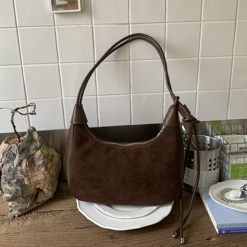 Deerskin Velvet Crescent Bag Women's Vintage Shoulder Crossbody Bag Suitable for Work Commutes and Everyday Outfits