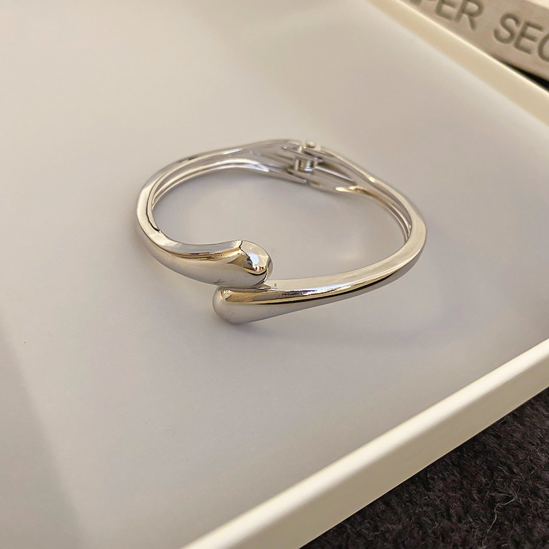 High-end Glossy New Simple Elegant Bracelet Light Niche Minimalist Style Jewelry