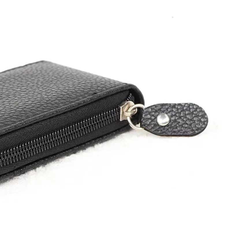 A stylish and exquisite wallet with multiple card slots and a compact designW251017