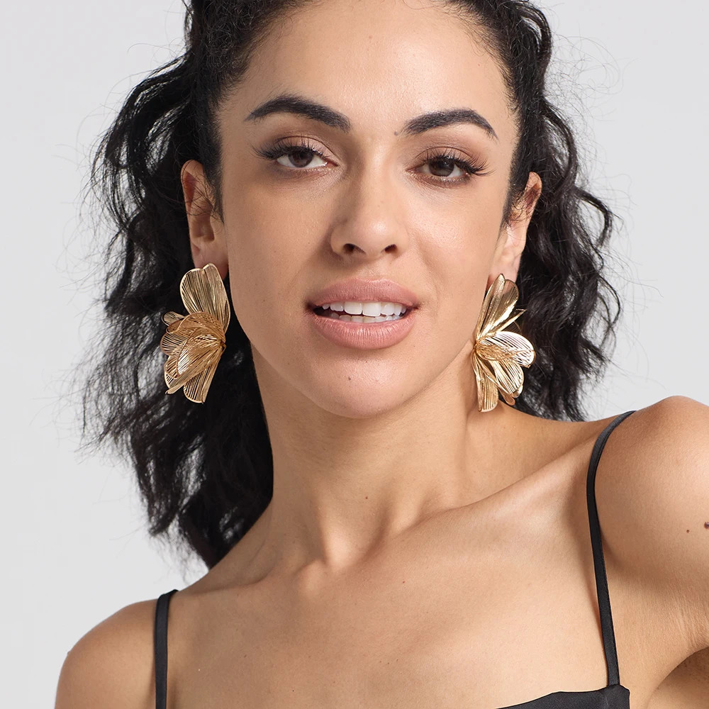Fashion Hollow Flower Petal Drop Earrings for Women Korean Simple Gold Color Leaf Floral Earring Party Wedding Jewelry 251016