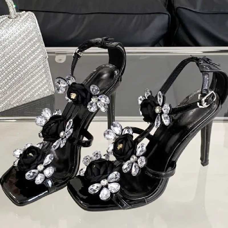 Luxury Rhinestone Flower Women Sandals Fashion Pointed Toe Thin Heel Roman Shoes Comfortable Open Toe Nonslip Designer Shoes Z251015