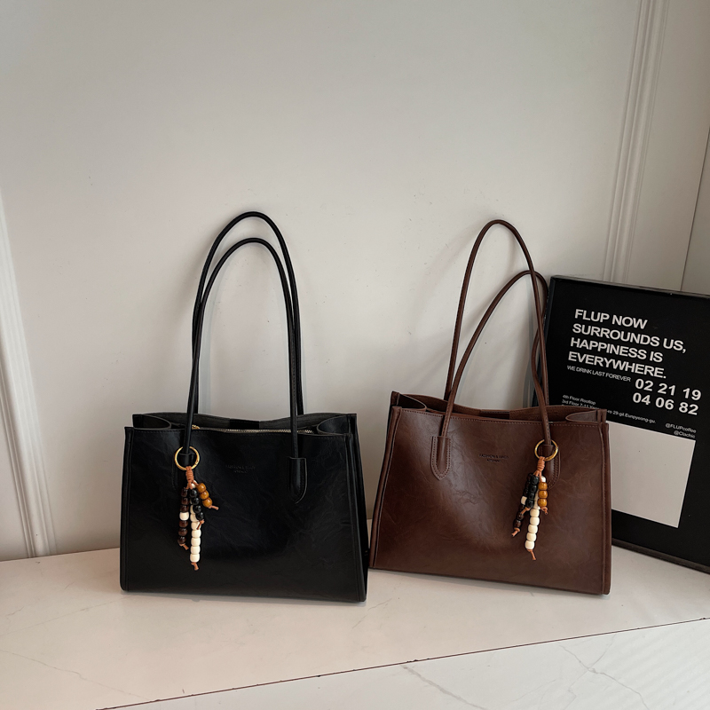 Spring women's fashionable and compact mobile phone bag with large capacity function, new high-end versatile casual and simple shopping commuting