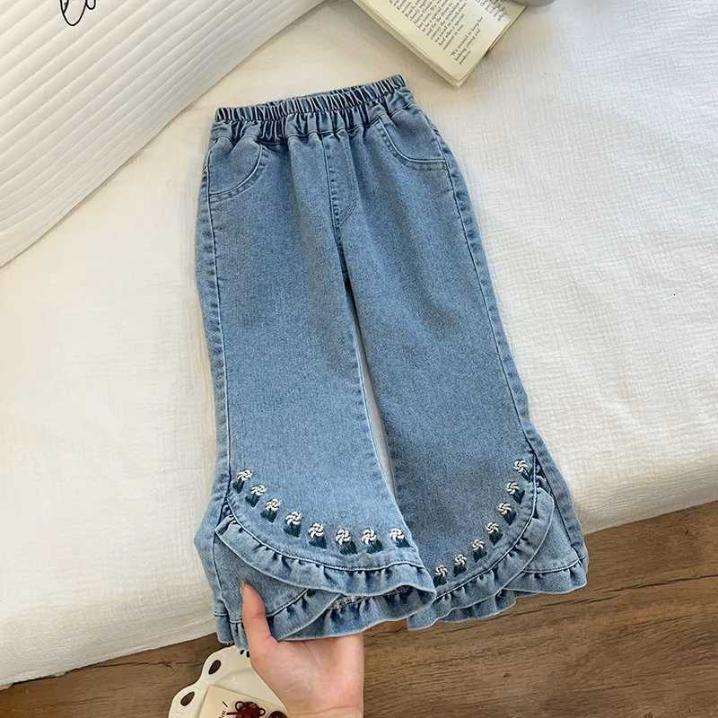 New Girls Denim Bellbottom Pants Korean Childrens Sweet Floral Embroidered Jeans Casual High Waist Slim Denim TrousersT251017